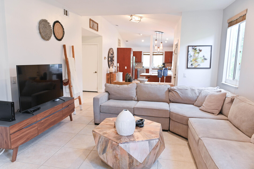 6788 Via Regina in Boca Raton, FL - Building Photo