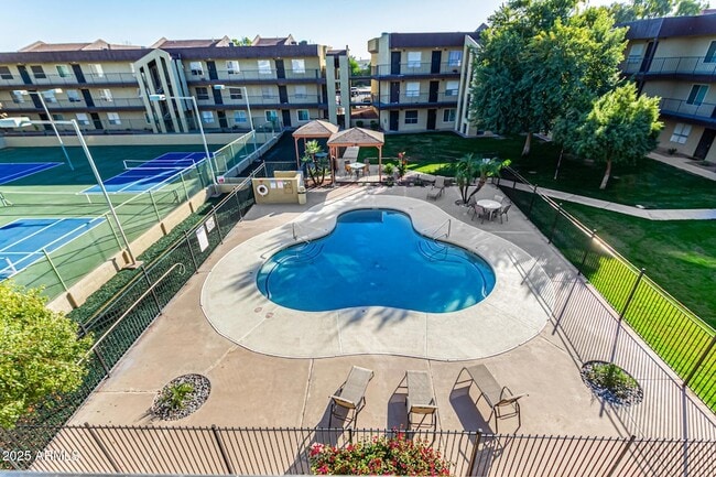 property at 461 W Holmes Ave