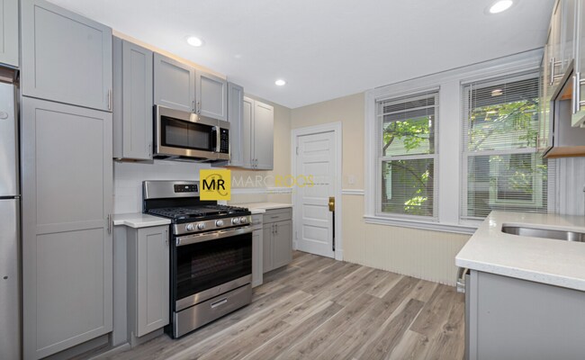 47 Brackett St, Unit 2 in Boston, MA - Building Photo - Building Photo