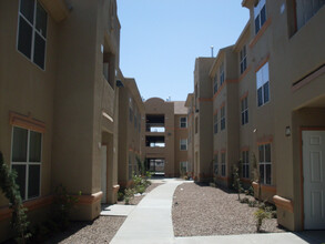 Desert Villas in El Paso, TX - Foto de edificio - Building Photo