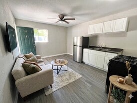 Sycamore Palms in Pasadena, TX - Building Photo