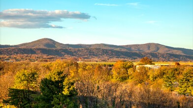 The View at Blue Ridge Commons in Roanoke, VA - Building Photo - Building Photo