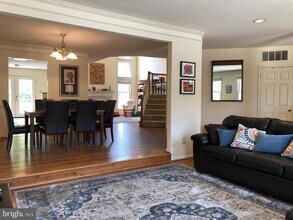 10926 Bloomingdale Dr in Rockville, MD - Building Photo - Building Photo