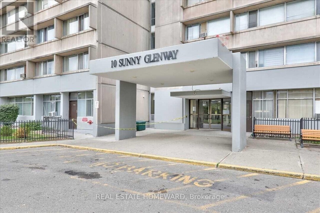 507-10 Sunny Glenway in Toronto, ON - Building Photo