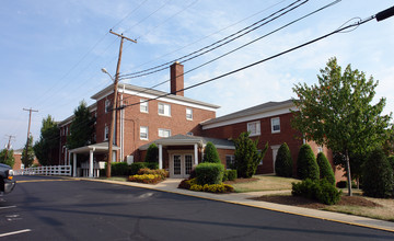 Patrick Henry Apartments in Arlington, VA - Building Photo - Building Photo