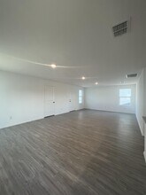 5479 Daphne Path in San Antonio, TX - Building Photo - Building Photo