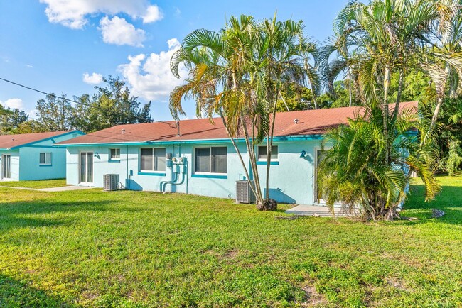 4916 Serafica Dr in Lake Worth, FL - Building Photo - Primary Photo