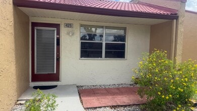425 Lake Helen Dr in West Palm Beach, FL - Building Photo - Building Photo