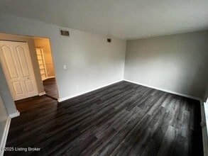 5505 Baywood Dr in Louisville, KY - Building Photo - Building Photo