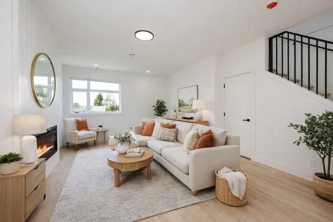 The Lorraine in Victoria, BC - Building Photo - Building Photo