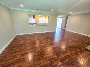 191 E Avenida De Los Arboles in Thousand Oaks, CA - Building Photo - Building Photo