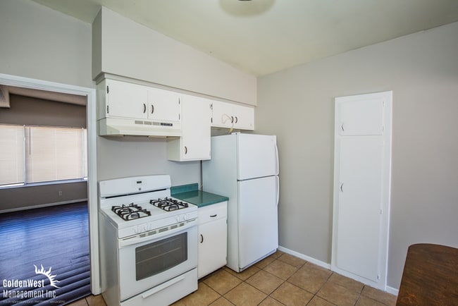 3669 E Waikiki Ave in Las Vegas, NV - Building Photo - Building Photo