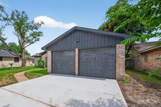 7635 Dawnridge Dr in Houston, TX - Building Photo - Building Photo