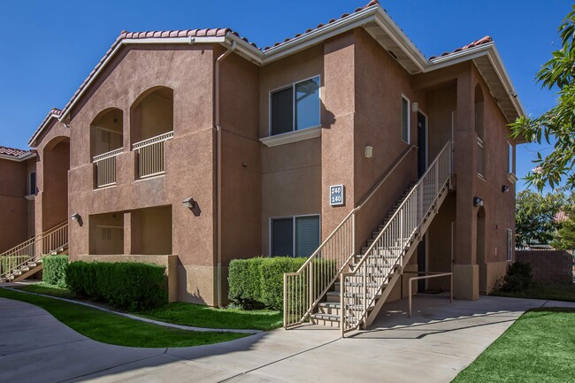 Plum Tree in Victorville, CA - Foto de edificio - Building Photo