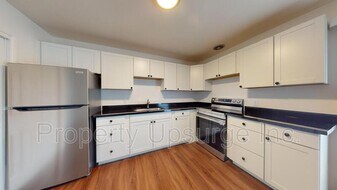 2405 Old Eureka Way in Redding, CA - Building Photo