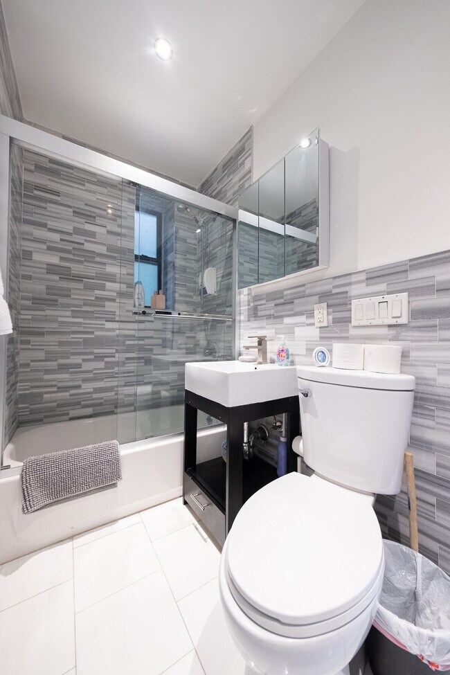 5 W 101st St, Unit SI ID1031976P in New York, NY - Building Photo - Building Photo