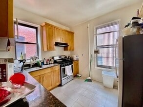 215 W 106th St in New York, NY - Building Photo - Building Photo