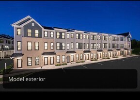 1105 Greenwich Dr in West Windsor, NJ - Building Photo