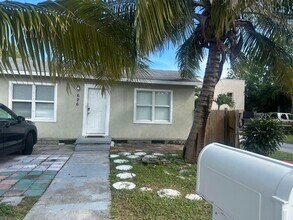 626 S Pine St in Lake Worth Beach, FL - Building Photo - Building Photo