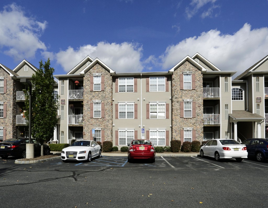 Camelot at Woodfield Apartments Hackettstown, NJ Apartments For Rent