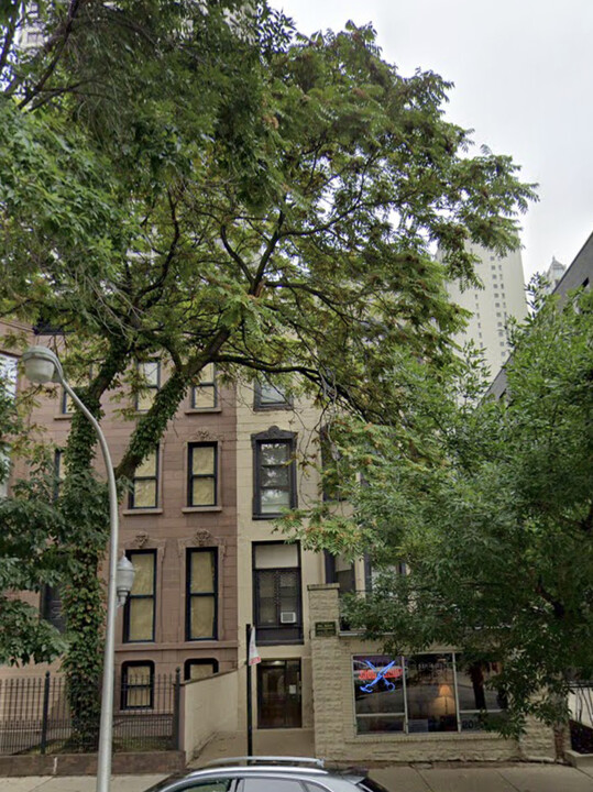 1021 N Dearborn St in Chicago, IL - Building Photo