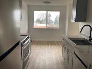 412 Pearl St in Oregon City, OR - Building Photo - Building Photo