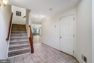 8408 Jovin Cir in Springfield, VA - Building Photo - Building Photo