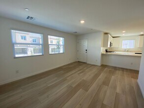 10713 Norfolk Vw in Las Vegas, NV - Building Photo - Building Photo