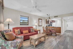 600 Neapolitan Way in Naples, FL - Building Photo