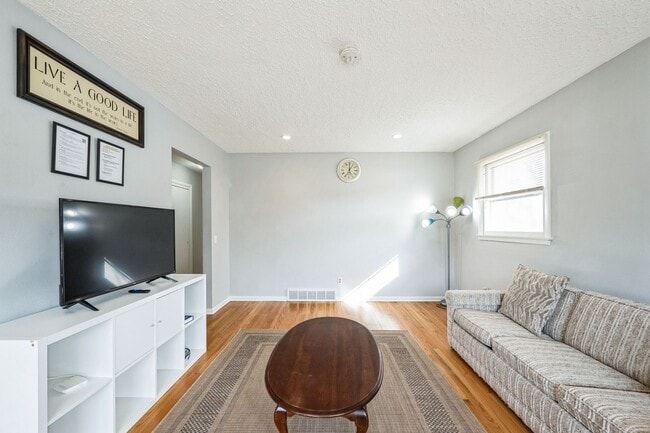 218 Koster St, Unit Upper Level