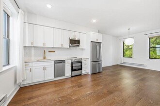 366 2nd St in Jersey City, NJ - Building Photo - Building Photo