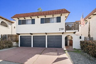 219 Avenida Santa Barbara in San Clemente, CA - Building Photo