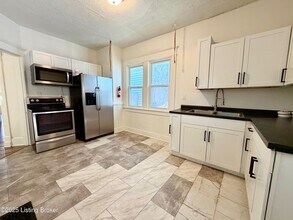 2320 W Oak St in Louisville, KY - Building Photo - Building Photo