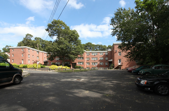 Carriage Hill Apartments in New Haven, CT - Building Photo - Building Photo