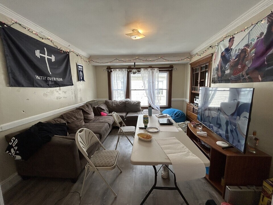 9 Radnor Rd in Boston, MA - Building Photo