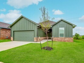 8225 NW 163rd Ter in Edmond, OK - Building Photo
