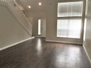 7909 Hathaway Dr in New Port Richey, FL - Foto de edificio - Building Photo