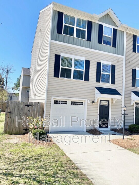 22 Manilla Cir in Hampton, VA - Building Photo