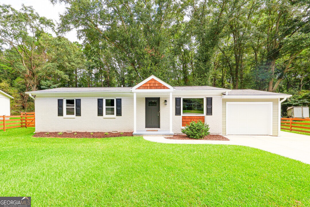 1208 Williams Cir in Peachtree City, GA - Foto de edificio