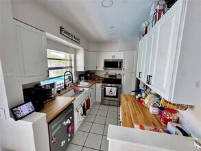 9955 SW 214th St in Cutler Bay, FL - Building Photo - Building Photo