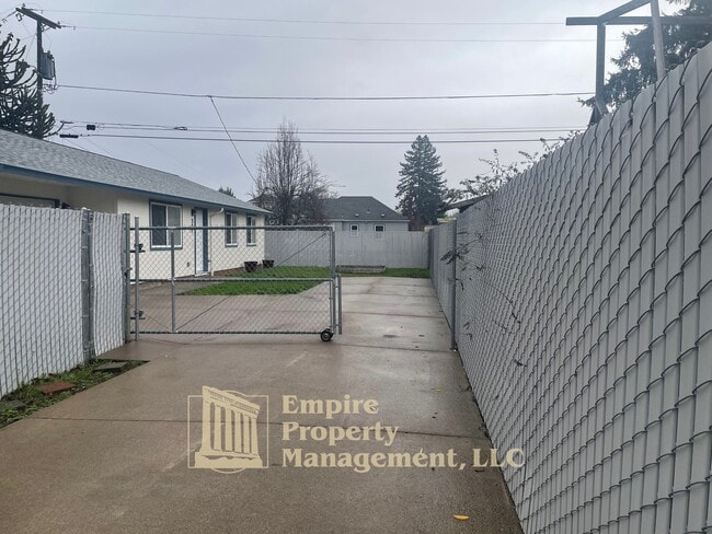 355 Maple St in Eugene, OR - Building Photo - Building Photo