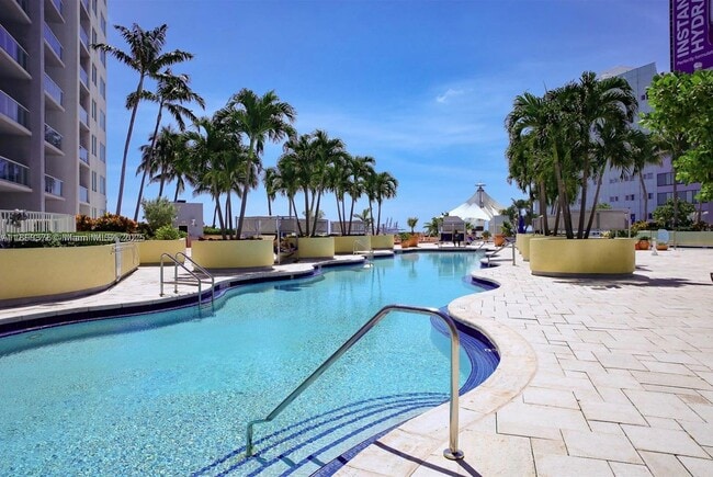 253 NE 2nd St, Unit 226 in Miami, FL - Building Photo - Building Photo