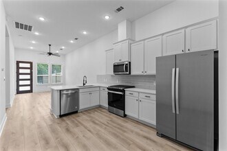 9116 Peachtree St in Houston, TX - Building Photo - Building Photo