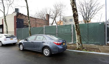 31 Water St in Staten Island, NY - Foto de edificio - Building Photo