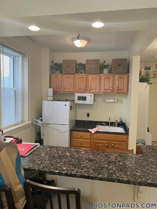 35 Park Dr in Boston, MA - Building Photo