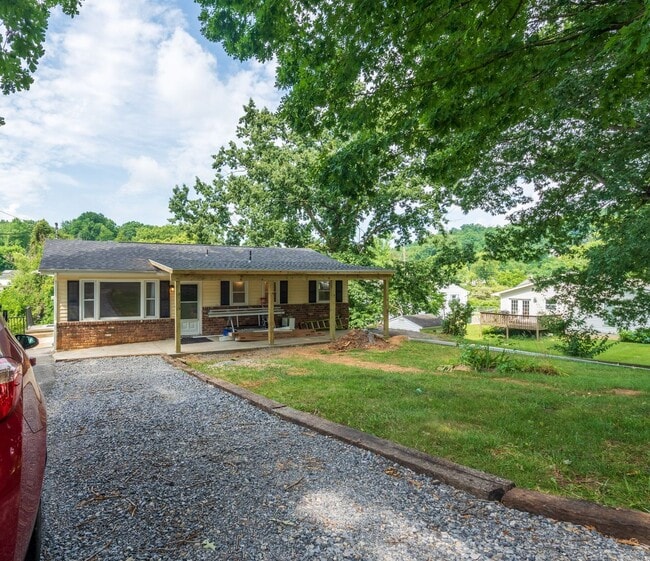 740 Page St in Bristol, VA - Building Photo - Building Photo