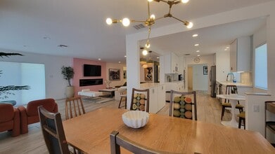 901 W Vía Livorno in Palm Springs, CA - Building Photo - Building Photo