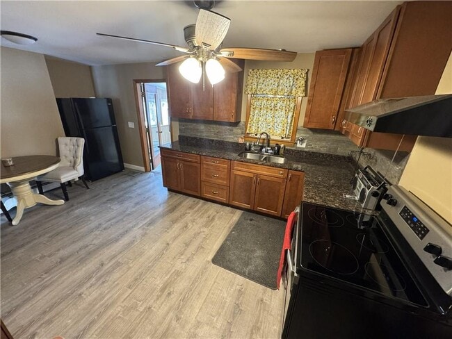 22 Overhill Rd in Warren, RI - Building Photo - Building Photo