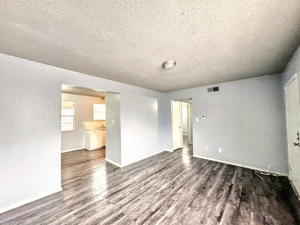 712 Martindale Rd in San Marcos, TX - Building Photo