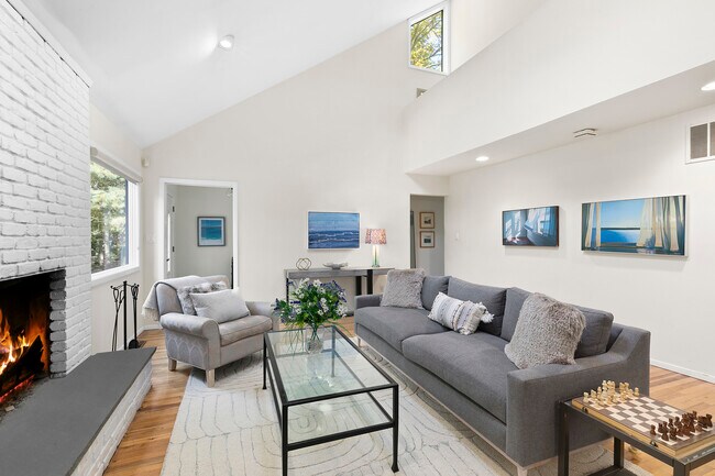 120 Springy Banks Rd in East Hampton, NY - Building Photo - Building Photo